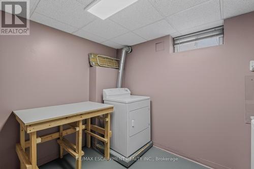 66 Paling Court, Hamilton, ON - Indoor Photo Showing Laundry Room
