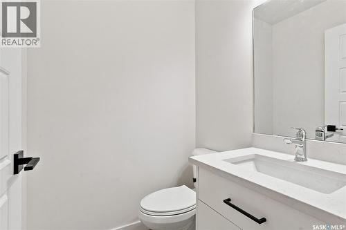 1220 H Avenue N, Saskatoon, SK - Indoor Photo Showing Bathroom