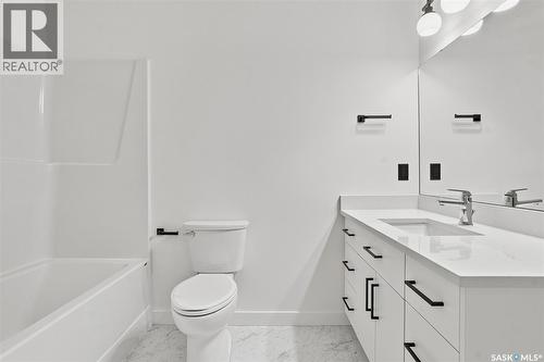 1220 H Avenue N, Saskatoon, SK - Indoor Photo Showing Bathroom