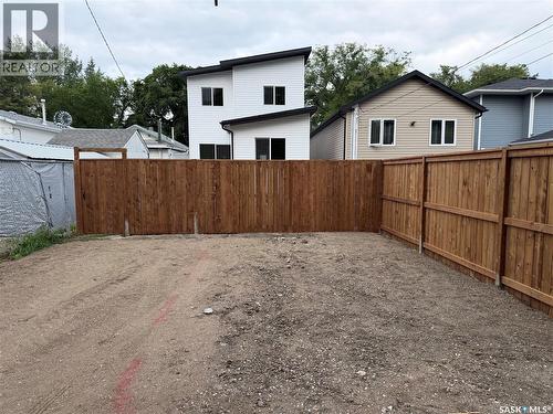 1220 H Avenue N, Saskatoon, SK - Outdoor