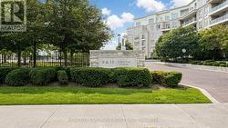 507 - 15 STOLLERY POND CRESCENT Markham, ON L6C 0Y4