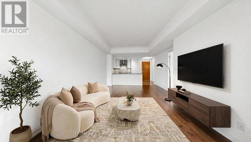 507 - 15 Stollery Pond Crescent, Markham, ON - Indoor Photo Showing Living Room