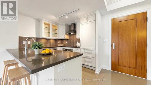 507 - 15 Stollery Pond Crescent, Markham, ON - Indoor Photo Showing Kitchen
