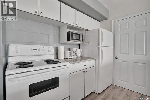 103 120 C Avenue N, Saskatoon, SK - Indoor Photo Showing Kitchen