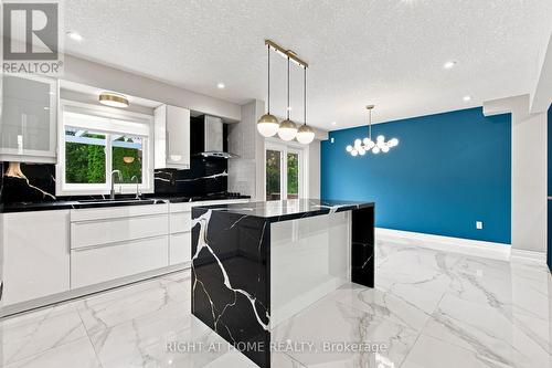 187 Clairfields Drive E, Guelph, ON - Indoor Photo Showing Kitchen