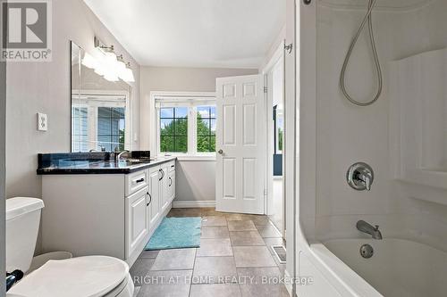 187 Clairfields Drive E, Guelph, ON - Indoor Photo Showing Bathroom
