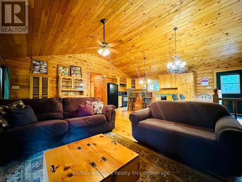 7140 Highway 28, North Kawartha, ON - Indoor Photo Showing Living Room