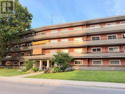 411 - 11 WOODMAN DRIVE  Hamilton, ON L8K 4E3