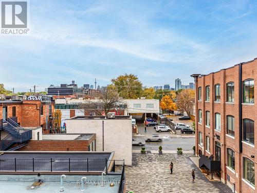 4 - 996 QUEEN STREET E , Toronto, Ontario M4M 1K1 3