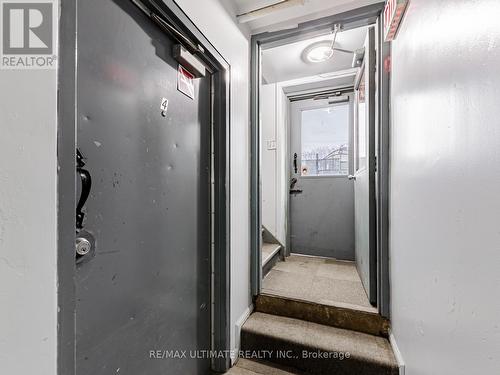 4 - 996 QUEEN STREET E , Toronto, Ontario M4M 1K1 5