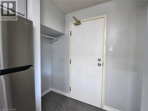 266 OVERLEA Drive Unit# 402 , Kitchener, Ontario N2M 5N2 2