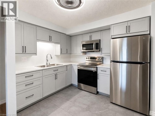 266 OVERLEA Drive Unit# 402 , Kitchener, Ontario N2M 5N2 3