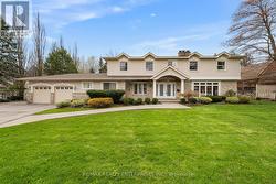 2154 ONEIDA CRESCENT  Mississauga, ON L5C 1V6