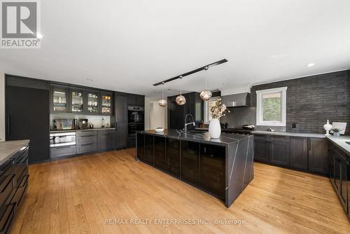 2154 Oneida Crescent, Mississauga, ON - Indoor Photo Showing Kitchen