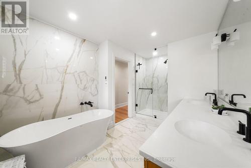 2154 Oneida Crescent, Mississauga, ON - Indoor Photo Showing Bathroom