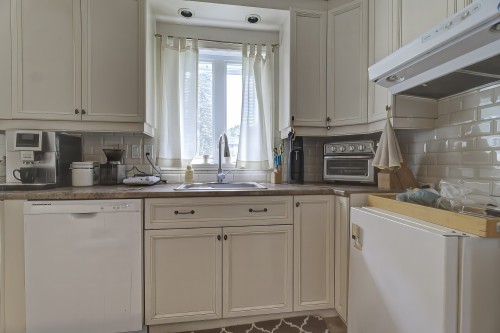 Cuisine - 260 Av. Laporte, Laval (Pont-Viau), QC - Indoor Photo Showing Kitchen