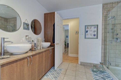 Salle de bains - 260 Av. Laporte, Laval (Pont-Viau), QC - Indoor Photo Showing Bathroom