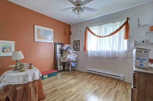 Chambre à coucher - 260 Av. Laporte, Laval (Pont-Viau), QC - Indoor