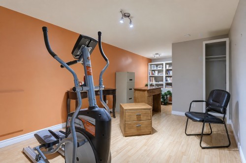 Salle de jeux - 260 Av. Laporte, Laval (Pont-Viau), QC - Indoor Photo Showing Gym Room
