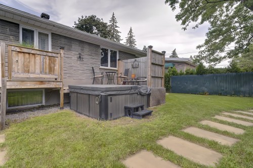 Cour - 260 Av. Laporte, Laval (Pont-Viau), QC - Outdoor