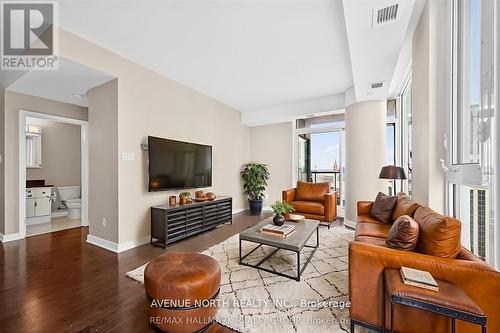 2104 - 179 Metcalfe Street, Ottawa, ON - Indoor Photo Showing Living Room