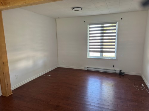 Salon - 299 Av. Humphrey, Sept-Îles, QC - Indoor Photo Showing Other Room