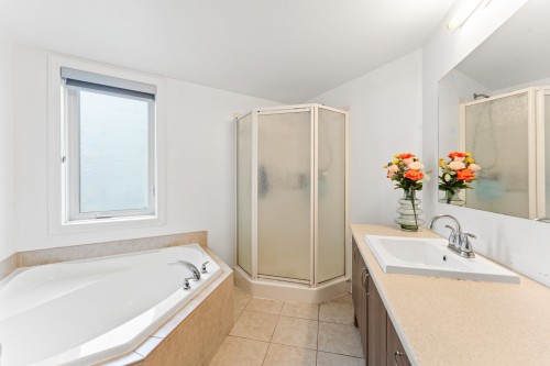 Bathroom - 4-2204 Ch. Ste-Marie, Mascouche, QC - Indoor Photo Showing Bathroom