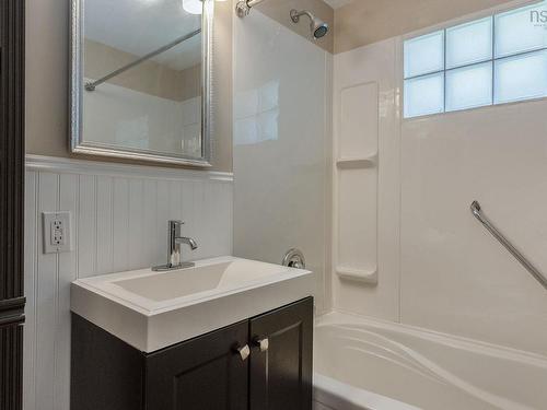 122 Cote Des Neiges Road, Cornwallis, NS - Indoor Photo Showing Bathroom