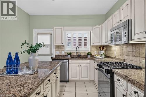 26 Welstead Drive, St. Catharines, ON - Indoor Photo Showing Kitchen With Upgraded Kitchen