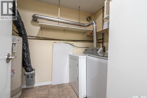425 Lorne Street, Regina, SK - Indoor Photo Showing Laundry Room
