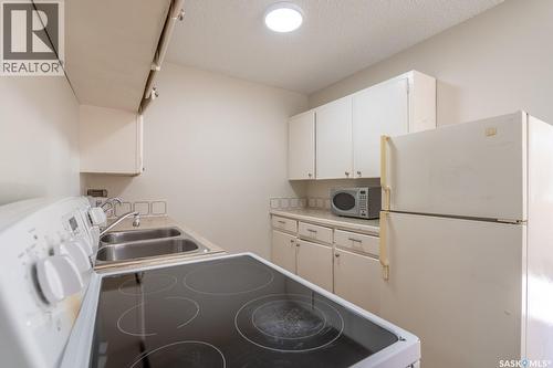 425 Lorne Street, Regina, SK - Indoor Photo Showing Laundry Room