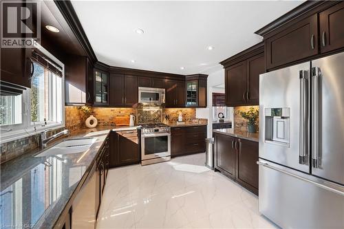 1550 Woodeden Drive, Mississauga, ON - Indoor Photo Showing Kitchen With Double Sink With Upgraded Kitchen