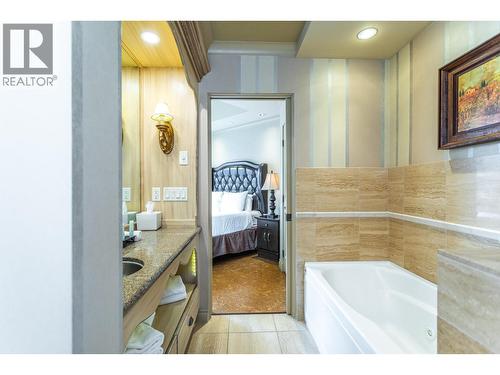1288 Water Street N Unit# 350 L12, Kelowna, BC - Indoor Photo Showing Bathroom