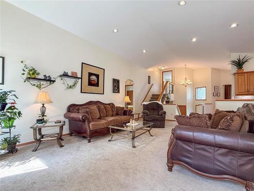 150 Lynx Crescent, Brandon, MB - Indoor Photo Showing Living Room