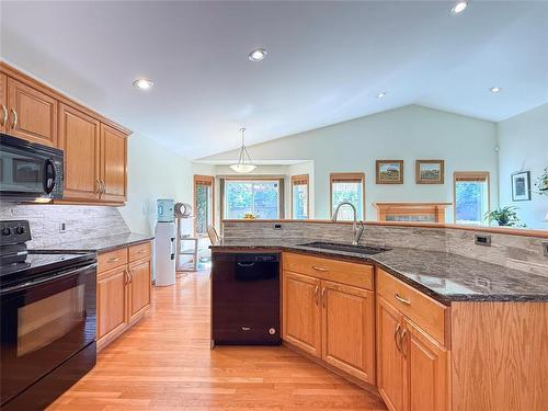 150 Lynx Crescent, Brandon, MB - Indoor Photo Showing Kitchen