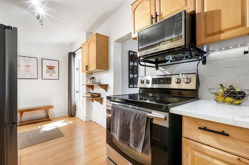905 Talbot Avenue, Winnipeg, MB - Indoor Photo Showing Kitchen