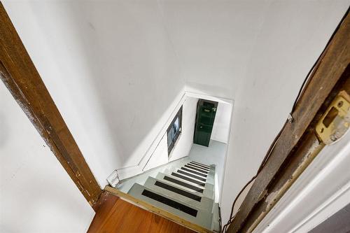 905 Talbot Avenue, Winnipeg, MB - Indoor Photo Showing Other Room