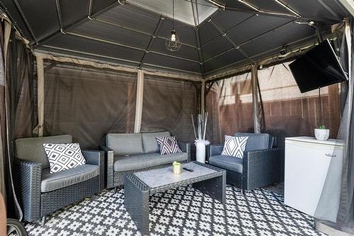 905 Talbot Avenue, Winnipeg, MB - Outdoor With Exterior
