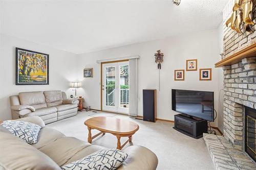 164 Apple Hill Rd, Winnipeg, MB - Indoor Photo Showing Living Room With Fireplace