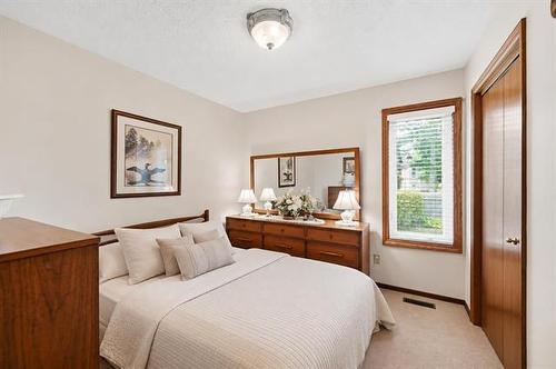 164 Apple Hill Rd, Winnipeg, MB - Indoor Photo Showing Bedroom