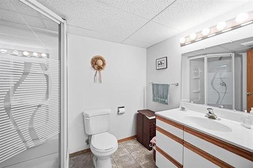 164 Apple Hill Rd, Winnipeg, MB - Indoor Photo Showing Bathroom