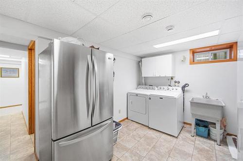 164 Apple Hill Rd, Winnipeg, MB - Indoor Photo Showing Laundry Room