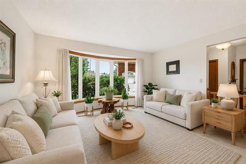 164 Apple Hill Rd, Winnipeg, MB - Indoor Photo Showing Living Room