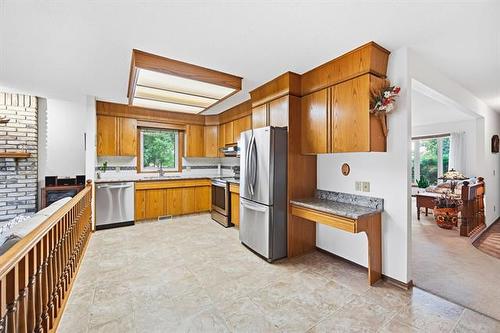 164 Apple Hill Rd, Winnipeg, MB - Indoor Photo Showing Kitchen With Stainless Steel Kitchen