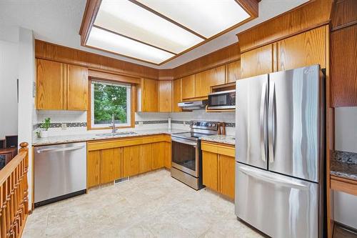 164 Apple Hill Rd, Winnipeg, MB - Indoor Photo Showing Kitchen With Stainless Steel Kitchen