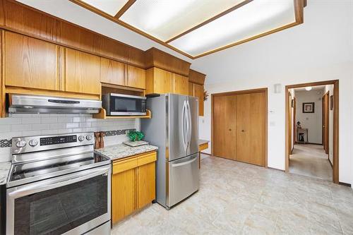 164 Apple Hill Rd, Winnipeg, MB - Indoor Photo Showing Kitchen