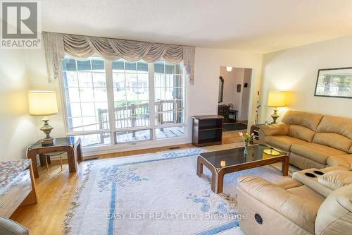 1999 Garfield Avenue, Ottawa, ON - Indoor Photo Showing Living Room