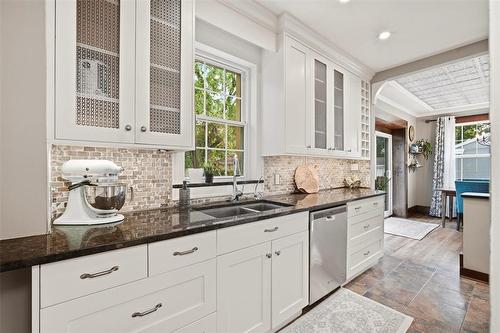 301 Davidson Street, Winnipeg, MB - Indoor Photo Showing Kitchen With Double Sink