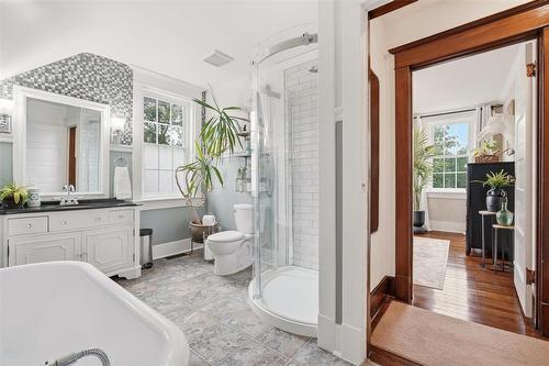 301 Davidson Street, Winnipeg, MB - Indoor Photo Showing Bathroom