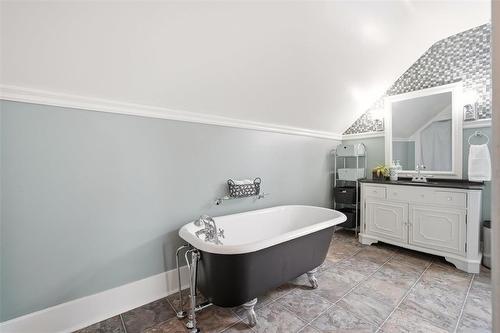 301 Davidson Street, Winnipeg, MB - Indoor Photo Showing Bathroom